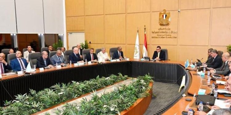 وزير الإسكان يتابع موقف مشروعات مياه الشرب والصرف الصحي ضمن المبادرة الرئاسية “حياة كريمة” بمحافظتي الفيوم والمنيا