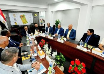 وزير الإسكان ومحافظ أسيوط يعقدان اجتماعاً بمقر جهاز مدينة ناصر الجديدة لمتابعة ملفات العمل وأوجه التعاون بالمدن الجديدة بالمحافظة