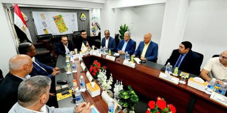 وزير الإسكان ومحافظ أسيوط يعقدان اجتماعاً بمقر جهاز مدينة ناصر الجديدة لمتابعة ملفات العمل وأوجه التعاون بالمدن الجديدة بالمحافظة