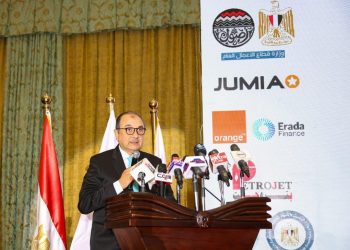 وزير قطاع الأعمال العام يشهد احتفالية مئوية “روز اليوسف”