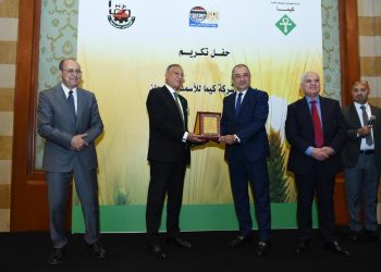 وزير قطاع الأعمال العام يشهد تكريم عدد من الشركات المصرية المشاركة في أعمال صيانة بشركة “كيما”