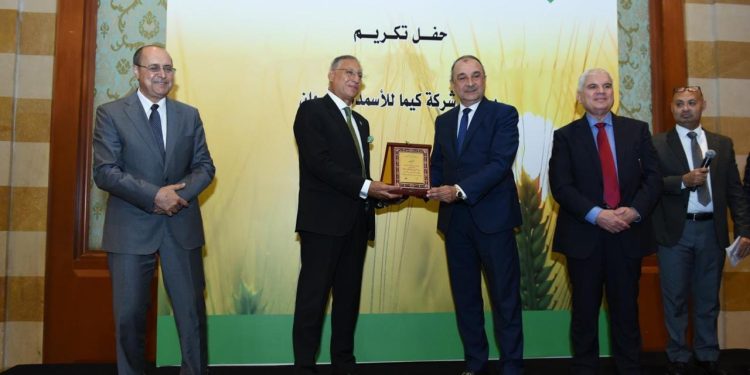 وزير قطاع الأعمال العام يشهد تكريم عدد من الشركات المصرية المشاركة في أعمال صيانة بشركة “كيما”