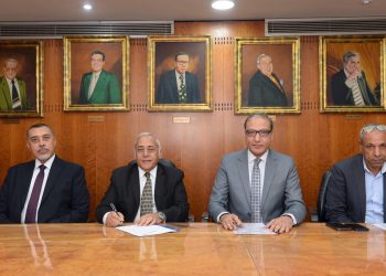 البنك الأهلي المصري ومؤسسة أخبار اليوم يوقعان عقد تأجير مخازن بمدينة السادس من أكتوبر