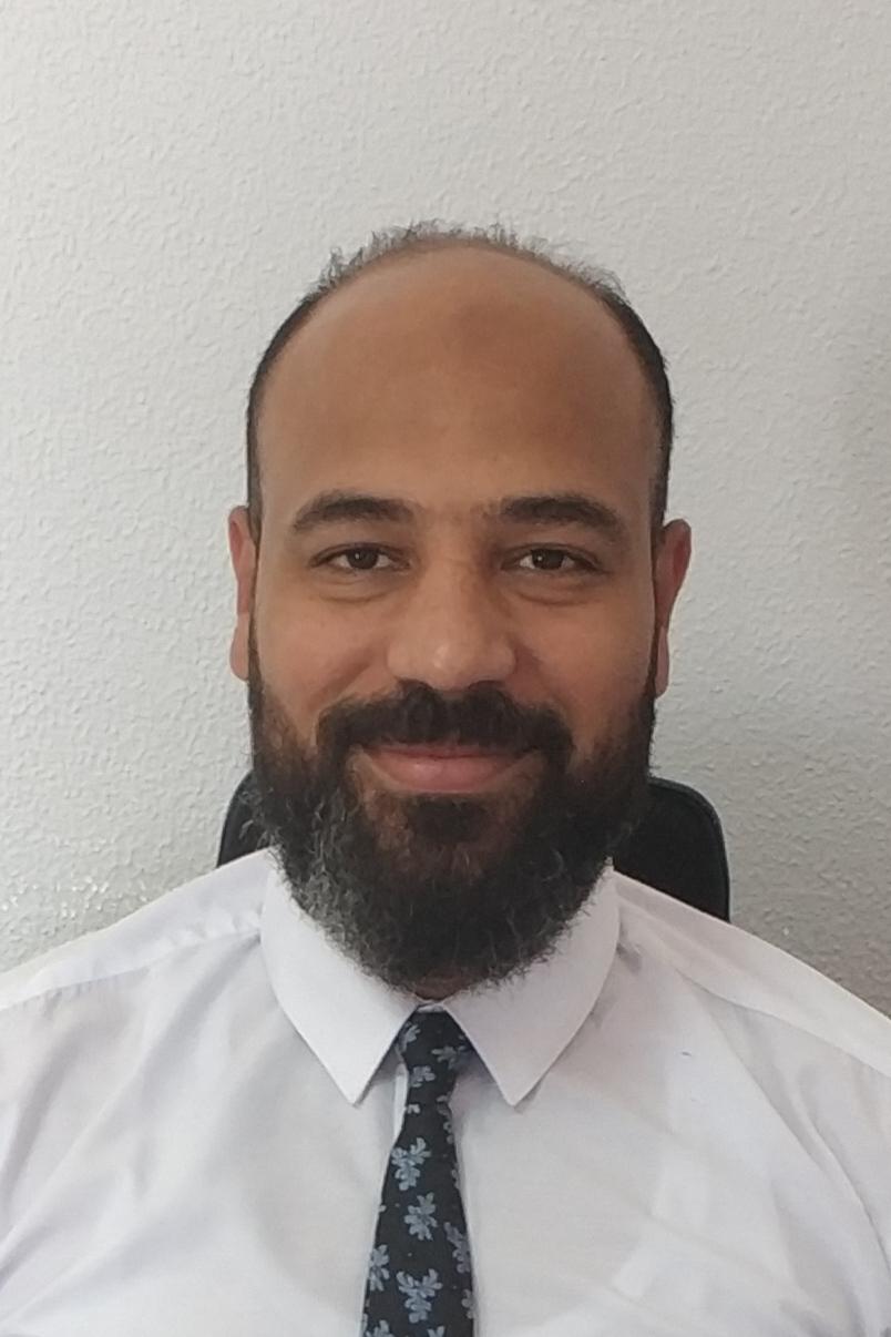 الاستاذ محروس زين مدير المبيعات وعضو مجلس الادارة