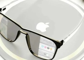 نظاراتها الذكية