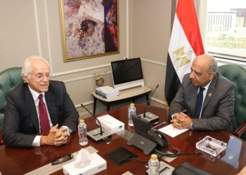 وزير الكهرباء يبحث مع رئيس مجموعة “كوبولوزيس اليونانية “مستجدات التنفيذ وتطور الأعمال في مشروع الربط الكهربائي المصري اليوناني