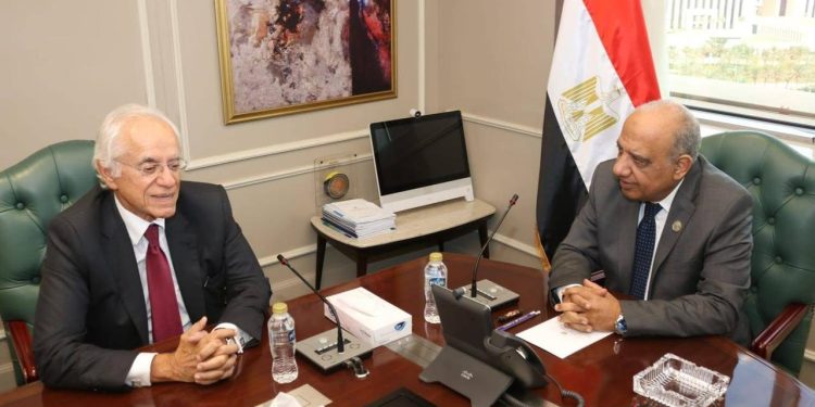 وزير الكهرباء يبحث مع رئيس مجموعة “كوبولوزيس اليونانية “مستجدات التنفيذ وتطور الأعمال في مشروع الربط الكهربائي المصري اليوناني