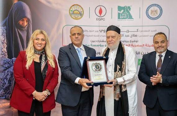 تعاون تنموي جديد.. “البترول” و”مصر الخير” يوقعان بروتوكولاً لتمكين القرى البدوية في مطروح