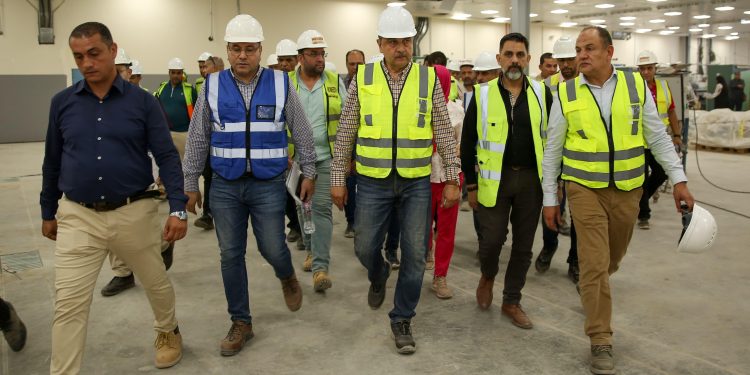 وزير قطاع الأعمال العام يتابع ميدانيا تقدم أعمال المرحلة الثانية من المشروع القومي لتطوير صناعة الغزل والنسيج
