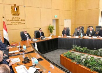 وزير الإسكان ورئيس الهيئة العربية للتصنيع يتابعان موقف تنفيذ مشروعات المبادرة الرئاسية “حياة كريمة”