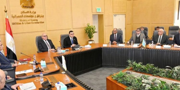 وزير الإسكان ورئيس الهيئة العربية للتصنيع يتابعان موقف تنفيذ مشروعات المبادرة الرئاسية “حياة كريمة”