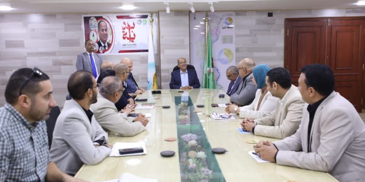 رئيس القابضة للمياه يلتقي بقيادات وعمال شركة مياه المنيا ويؤكد على الالتزام بجودة تقديم الخدمة