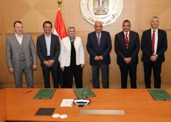 مصر تطلق مشروعين ضخمين للطاقة الشمسية وتخزين البطاريات بقدرة 1200 ميجاوات