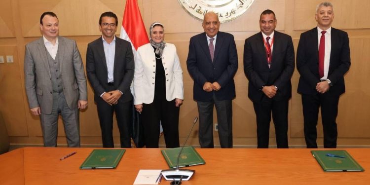 مصر تطلق مشروعين ضخمين للطاقة الشمسية وتخزين البطاريات بقدرة 1200 ميجاوات