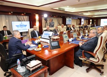 الفريق أسامة ربيع يجتمع مع ممثلي 20 جهة من الخطوط والتوكيلات الملاحية