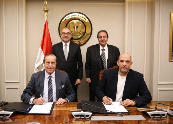 وزير قطاع الأعمال يشهد توقيع اتفاق تكميلي لعقود تطوير “مجاويش” بالغردقة 