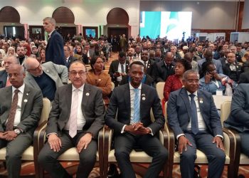 وزير قطاع الأعمال العام يشارك في الجلسة الافتتاحية للمؤتمر الوزاري الأفريقي حول الإنتاج المحلي للأدوية وتكنولوجيات الصحة بالجزائر