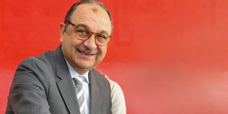 وزير قطاع الأعمال العام يدلي بصوته في انتخابات مجلس النواب بلجنته الانتخابية بمدرسة سيزا نبراوي بالقاهرة الجديدة