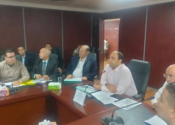 رئيس مياه الشرب بالجيزة يناقش خطط رفع كفاءة محطات وشبكات الصرف الصحي وتحسين مستوى الخدمة للمواطنين