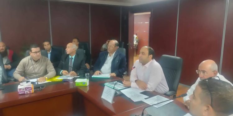 رئيس مياه الشرب بالجيزة يناقش خطط رفع كفاءة محطات وشبكات الصرف الصحي وتحسين مستوى الخدمة للمواطنين