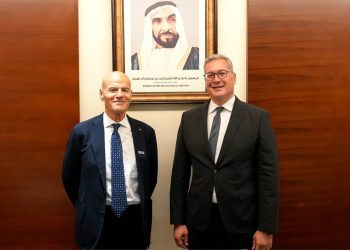 وزير البترول يبحث مع رئيس إيني الإيطالية تسريع برامج الاستكشاف والإنتاج ونقل الغاز القبرصي لمصر