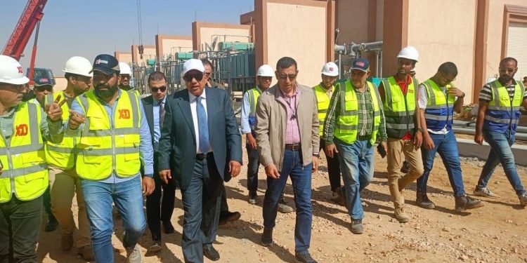 وزير الكهرباء يتفقد مصادر توفير التغذية الكهربائية لمشروعات الدلتا الجديدة