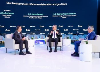 وزير البترول يستعرض دور مصر كمحور اقليمي لنقل وتداول الطاقة أمام مؤتمر أديبك