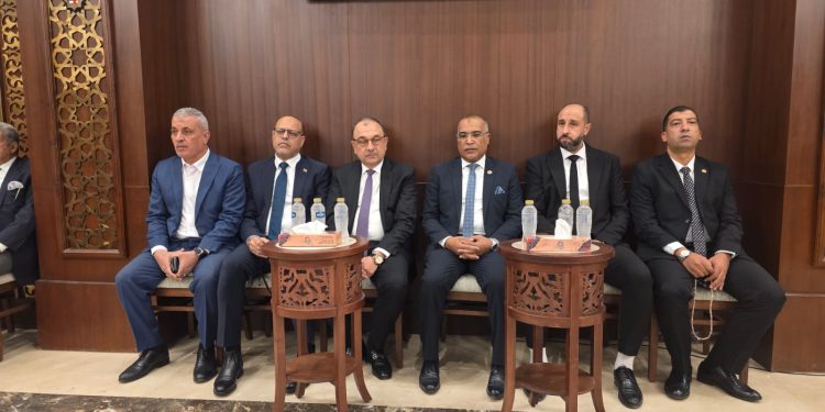 وزيرا العمل وقطاع الأعمال ورئيس نقابة البترول يؤدون واجب العزاء في وفاة حرم المستشار هشام لطفي وكيل أول وزارة البترول سابقًا