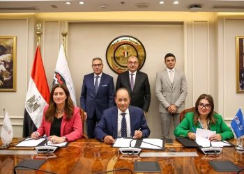 بنكا الأهلي والتجاري الدولي يوقعان يمولان مشروع “بيوردايف” لإنتاج المواد الكيماوية
