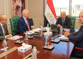 وزير الكهرباء يبحث مع تحالف “رينيرجي جروب بارتنرز” مشروع متكامل للطاقات المتجددة