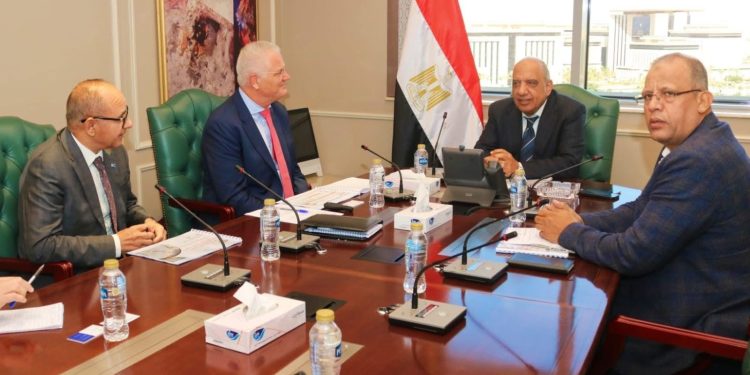 وزير الكهرباء يبحث مع تحالف “رينيرجي جروب بارتنرز” مشروع متكامل للطاقات المتجددة