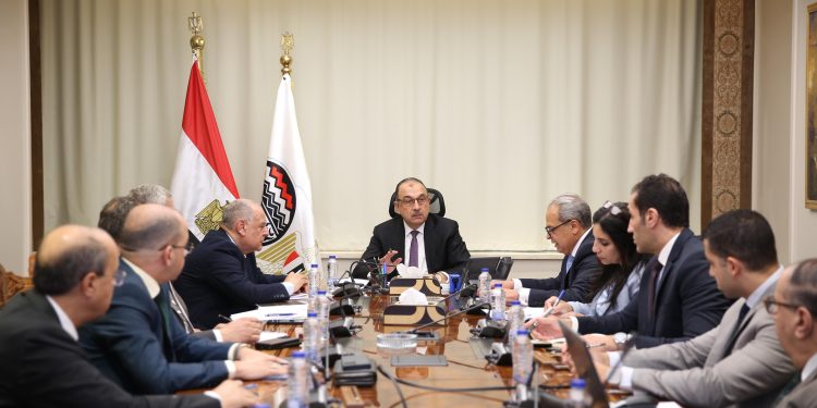 وزير قطاع الأعمال يجتمع بالرؤساء التنفيذيين للشركات القابضة لمتابعة موقف تطبيق نظام “ERP” في الشركات التابعة