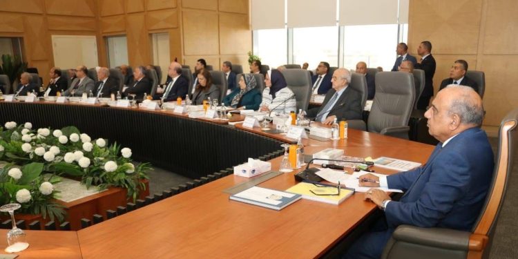 وزير الكهرباء والطاقة المتجددة يترأس اجتماع الجمعية العامة للشركة المصرية لنقل الكهرباء