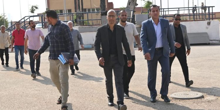 الغيطي يتفقد مشروعات المياه والصرف الصحي بالعاشر من رمضان