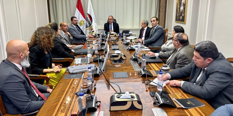 وزير قطاع الأعمال يجتمع بمسؤولي “SAP مصر” لمتابعة تنفيذ مشروع “ERP” لتطوير نظم العمل بالشركات التابعة