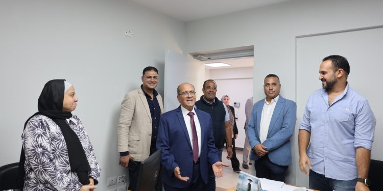 رئيس القابضة للمياه يتفقد الإدارات والقطاعات المختلفة بالشركة ويحث العاملين على التميز وتطوير الأداء لخدمة المواطنين