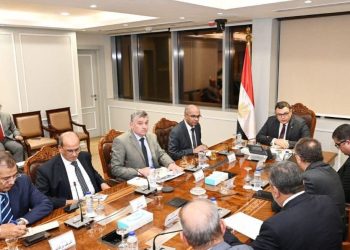 وزير الإسكان يتابع أخر مستجدات مشروعات التي تنفذها المقاولون العرب ضمن المبادرة الرئاسية “حياة كريمة” 