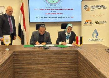 لتأمين التغذية الكهربائية بالساحل الشمالي.. “نقل الكهرباء” توقع عقدًا لتنفيذ خط “سيدي عبد الرحمن – الضبعة” بجهد 220 ك.ف