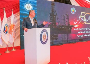 خمسون عامًا على استرداد حقول سيناء.. وزير البترول والثروة المعدنية يُشارك العاملين احتفالهم باليوبيل الذهبي لعيد البترول