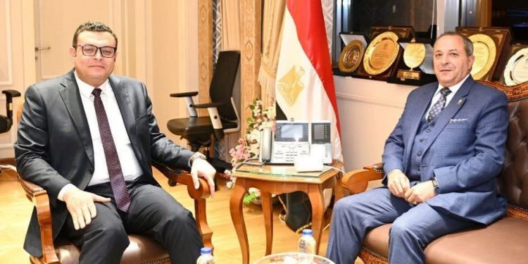 وزير الإسكان يستقبل محافظ بورسعيد لبحث استعدادت المحافظة للتعامل مع موسم الأمطار