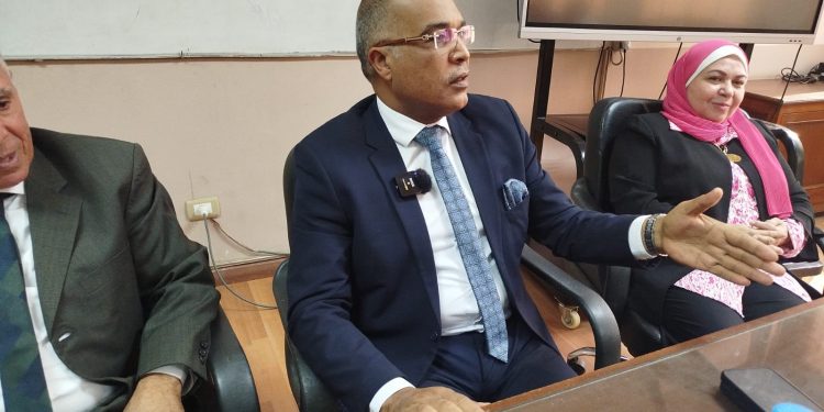 عباس صابر في ختام برنامج «لائحة شئون عاملين» بمنار مصر للبترول: حماية العامل تبدأ من الوعي بالقانون