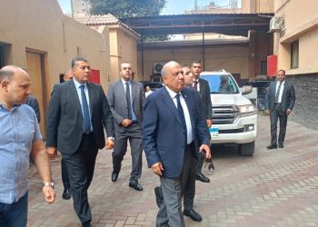 وزير الكهرباء يتفقد الإدارة العامة لشبكات الحلمية التابعة لشركة شمال القاهرة لتوزيع الكهرباء