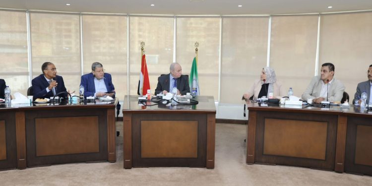 اجتماع مشترك بين اتحاد المقاولين وممثلي الضرائب لبحث آليات تطبيق ضريبة القيمة المضافة الجديدة