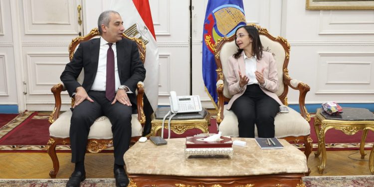 رئيس البنك الزراعي يستعرض مع محافظ البحيرة برامج تمويل صغار المزارعين لتحقيق التنمية الزراعية والريفية