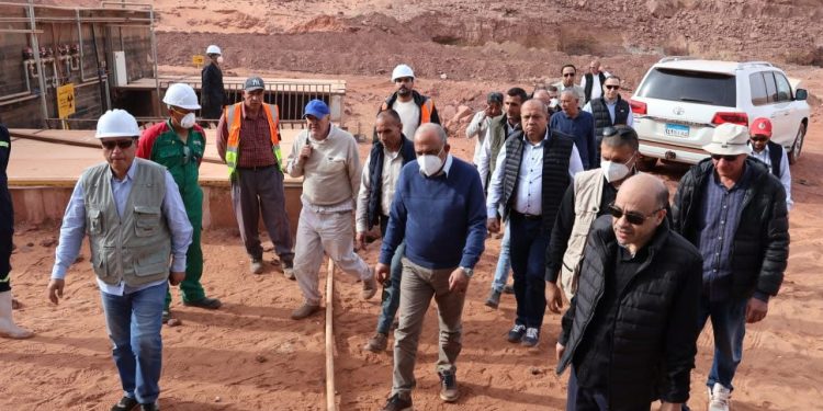 وزير الكهرباء يتفقد سير العمل بالمركز الحقلى التابع لهيئة المواد النووية بمنطقة أبو زنيمة محافظة جنوب سيناء