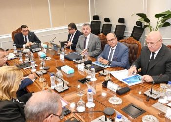 وزير الإسكان يتابع الموقف التنفيذي لمشروعات المرحلة الأولى للمبادرة الرئاسية “حياة كريمة”