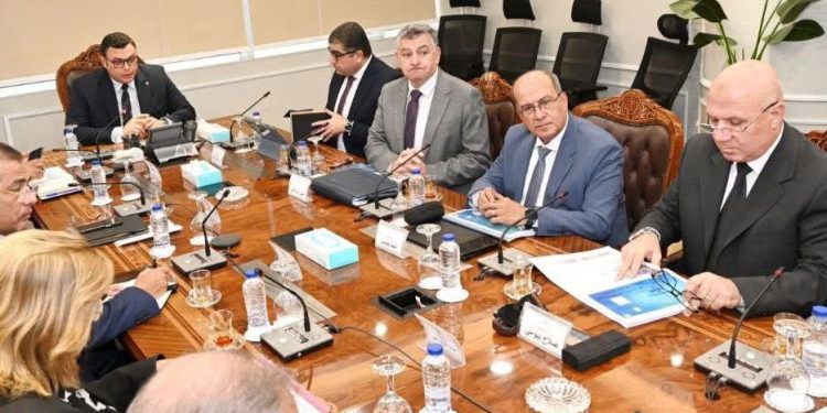 وزير الإسكان يتابع الموقف التنفيذي لمشروعات المرحلة الأولى للمبادرة الرئاسية “حياة كريمة”
