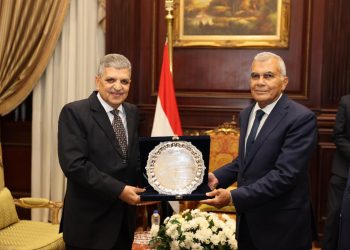 الفريق أسامة ربيع يقدم التهنئة إلى رئيس مجلس الشيوخ.. ويؤكد على ضرورة التعاون المشترك وتضافر الجهود لخدمة الوطن