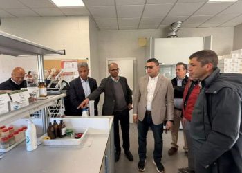 وزير الإسكان يواصل زيارته للمشروعات الرائدة لشركة “أكسيونا ” الإسبانية في مجال معالجة مياه الصرف الصحي والحمأة