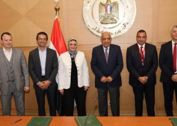 تحت رعاية وزير الكهرباء.. توقيع اتفاقيات لعملاقين في الطاقة الشمسية وتخزين الكهرباء بقدرة إجمالية 1200 ميجاوات
